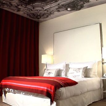 Roome & amenities at the InterContinental Paris Avenue Marceau