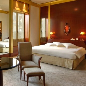 Details of rooms and amenities at Park Hyatt Paris Vendome