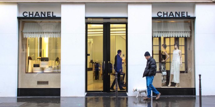 A view of the outside of the main Chanel store in Paris