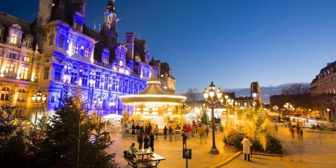 Night view of the Christmas Market at Hotel de Ville in Paris