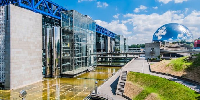 Cite des Sciences et de l'Industrie at Villete, featuring the Geode