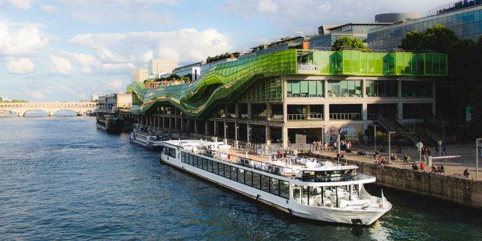 Dinner cruise boat Le Diamant Bleu docked in the 13th Arrondissement in Paris