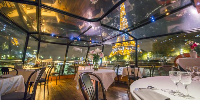 Luxurious dinner cruise on the Seine with panoramic views of the illuminated Eiffel Tower at night