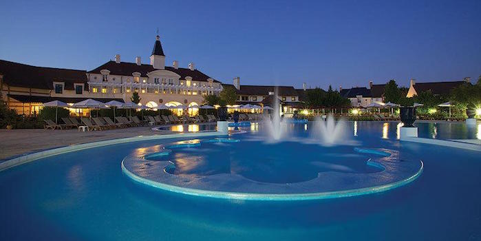 The fountain in front of a hotel At Disneyland Paris 