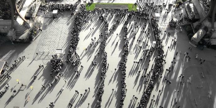 ourists in line at the Eiffel Tower. Don't be one of them!