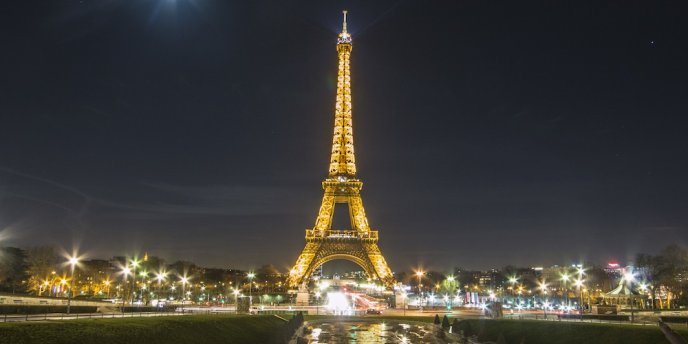 The Eiffel Tower light up a night, viewed from the 7th Arrondissement