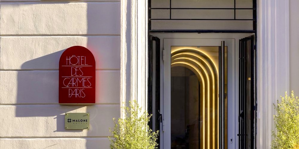 A view of the entry of Hotel des Carmes