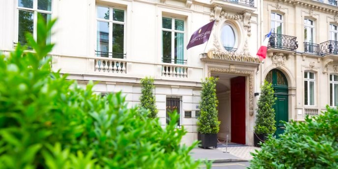 Classic exterior of the InterContinental Paris Avenue Marceau hotel