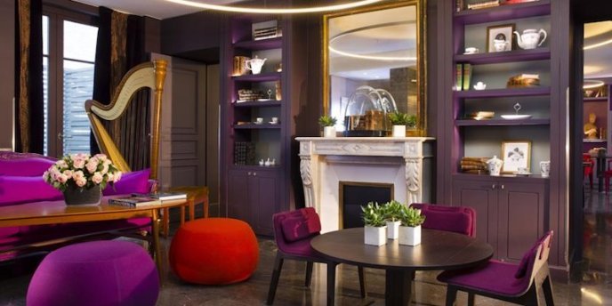 The attractive and charming lounge at Hotel Le Belle Julietter in Paris