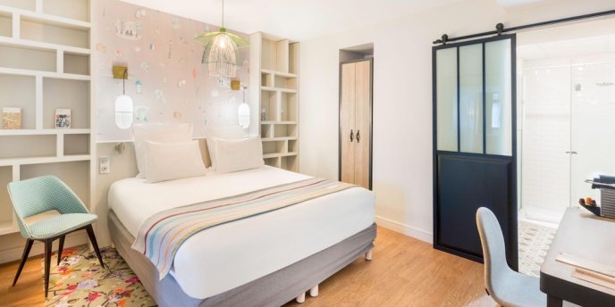 A clean, modern room at Hotel Litteraire Marcel Ayme