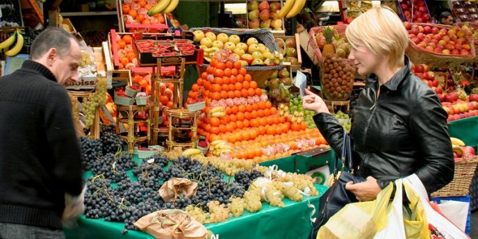 A shopper at Poncelet market, 17th Arrondissement, photo by Mark Craft