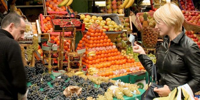 A Parisienne shopping at the Market on Rue Poncelet