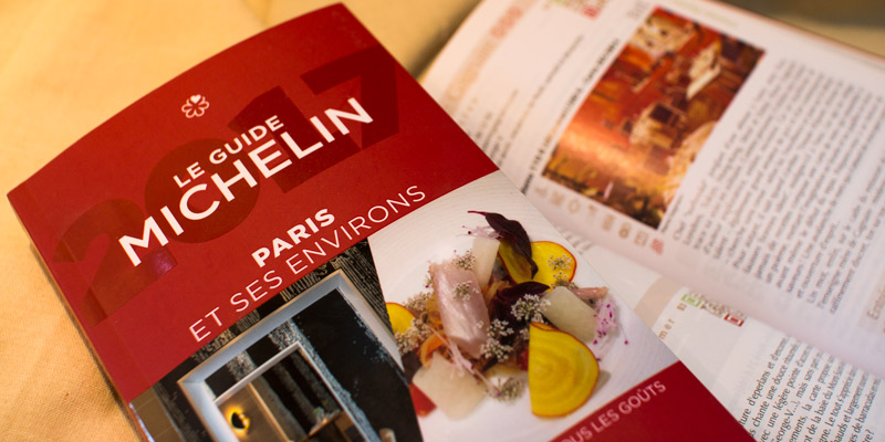 Cover of the Michelin Guide to paris