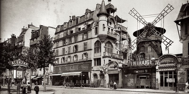 Historic photo of the Moulin Rouge in the 1890s