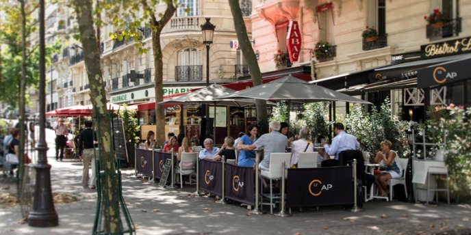 Lunching al fresco in the 15th Arrondissement, photo by Mark Craft