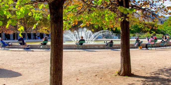 ardens and fountain of Palais Royal