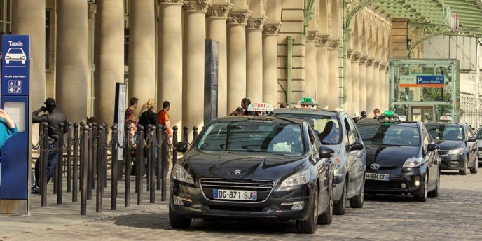 Taxis lined up at a taxi stand at a train station in paris