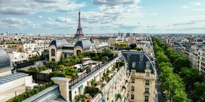 The rooftop garden & bar at the Peninsula Hotel Paris