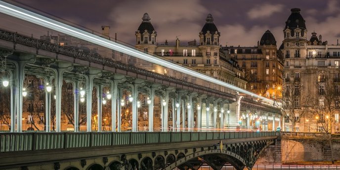 A nighttime virwe Pont de Bir-Hakeim in Paris, showing its columns and two decks