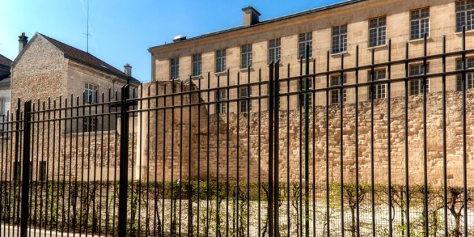 A section of the wall of Philippe Auguste in the Marais, photo by Mark Craft