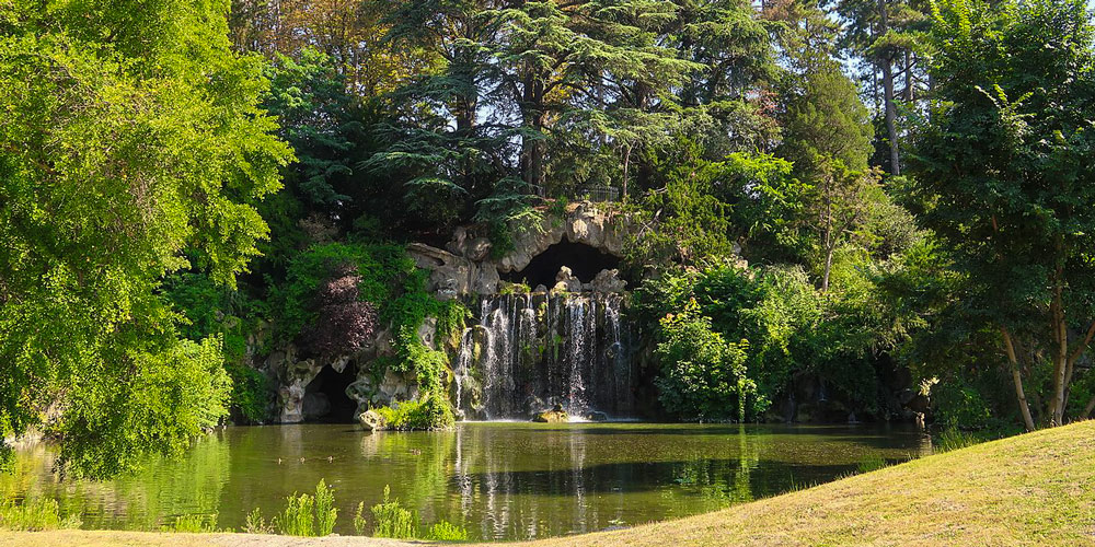 The Grande Cascade waterfall in the Bois de Boulogne