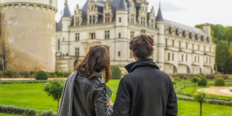 Two visitors view the Chateau de Chenonceau in the Loire Valley on a day trip from Paris