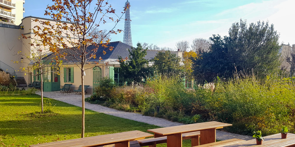 Trees & plants in the garden of the Balzac Museum, with the Eiffel Tower in the distance