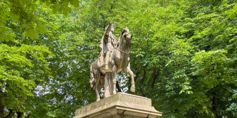 Place des Vosges, an equestrian statue of Louis XII, framed by trees