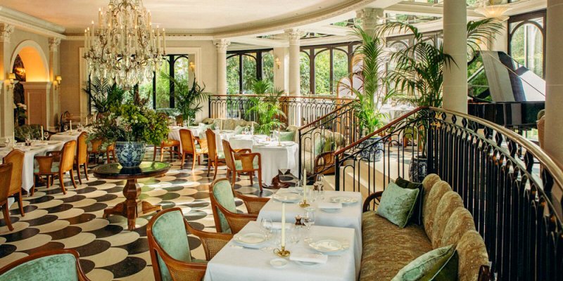 The dining room at restaurant Laurent Paris