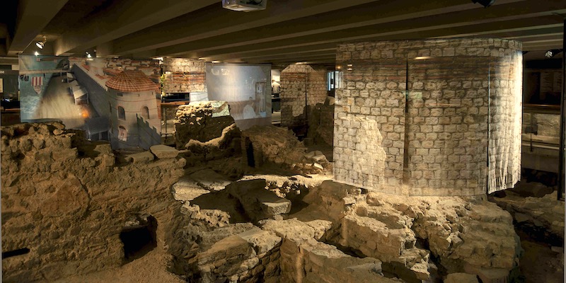 The Archaeological Crypt of Notre-Dame Cathedral sin Paris