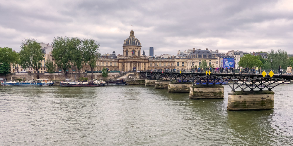 Pont des Arts sand lovelocks, in Paris