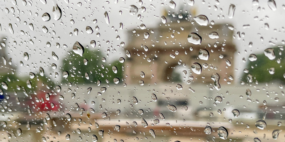 Arc de Triomphe du Carrousel in the rain