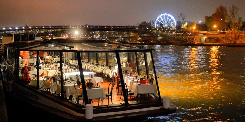 dinner cruise in seine river paris