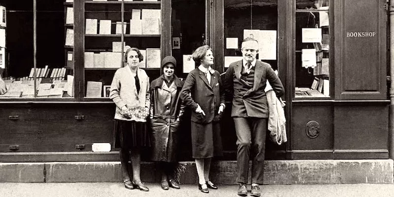 Hemingway and Sylvia Beach at Shakepeare and Company in the 1920s in Paris