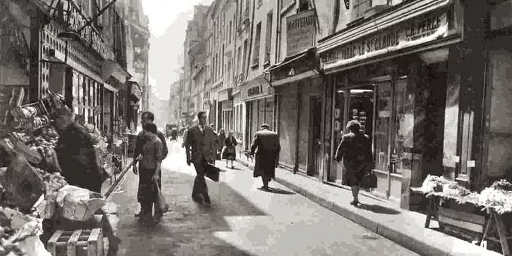 Rue Mouffetard market street in Paris in the 1920s